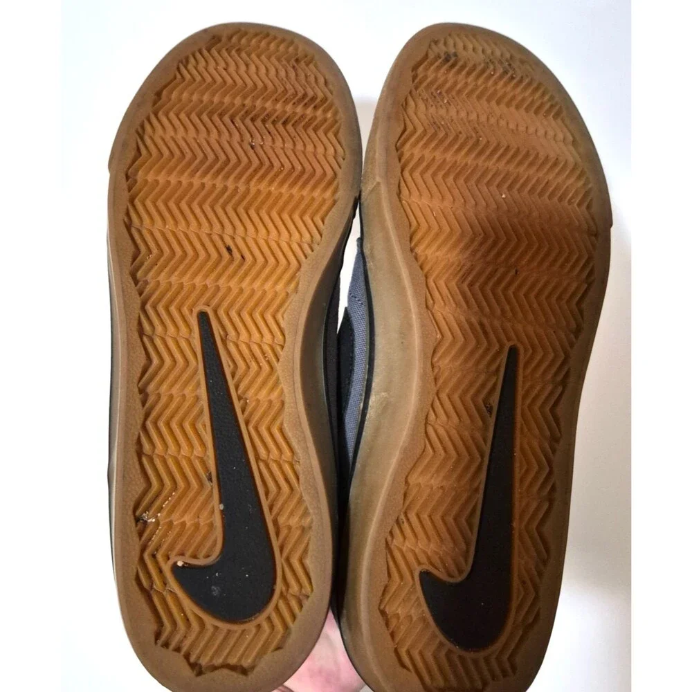 Nike men grey